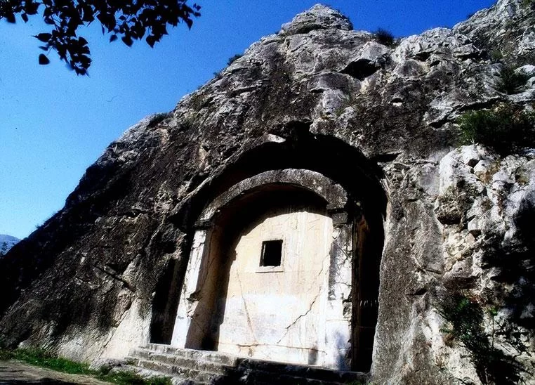Amasya Güzelce Kız (Aynalı Mağara) Efsanesi