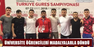 Üniversite Öğrencileri Madalyalarla Döndü