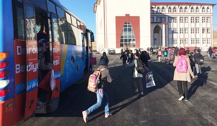 Bayburt Demirözü İlçesinde Ücretsiz Okul Servisi