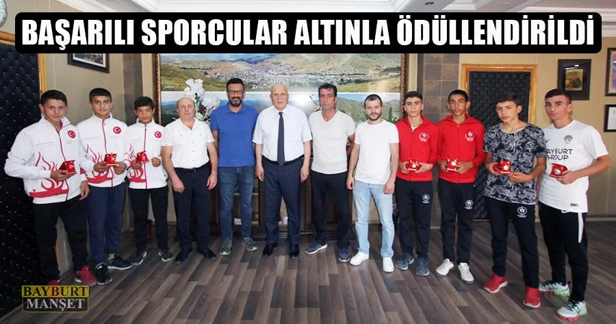 Başarılı Sporcular Altınla Ödüllendirildi