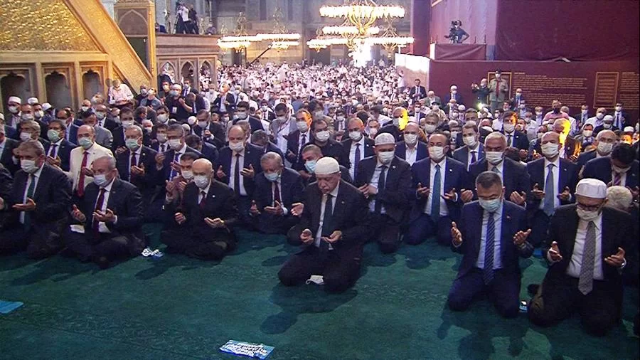 Ayasofya-İ Kebir Cami-İ Şerifi’nde 86 Yıl Sonra İlk Namaz