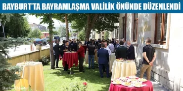 Bayburt’ta Bayramlaşma Valilik Önünde Düzenlendi