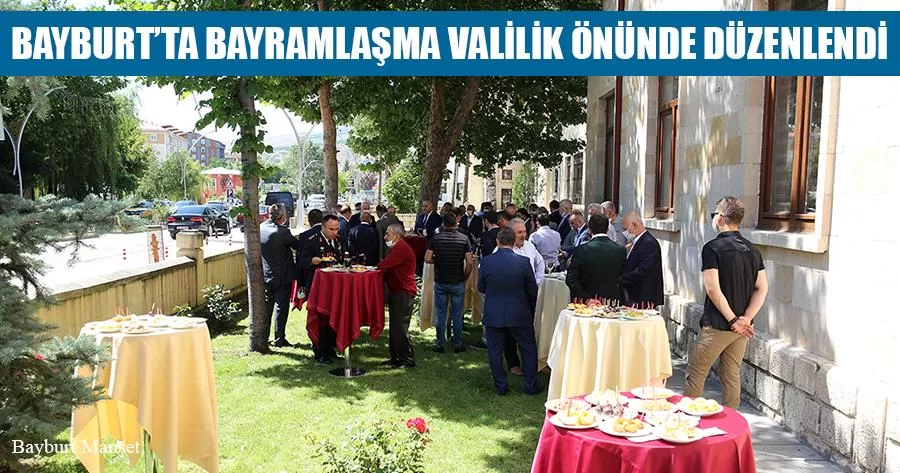 Bayburt’ta Bayramlaşma Valilik Önünde Düzenlendi