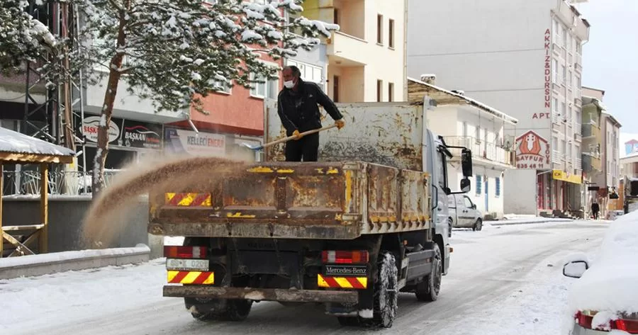 Bayburt Belediyesi Kar Temizliği Yaptı