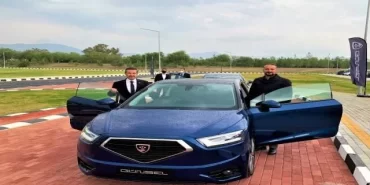 Dışişleri Bakanı Tahsin Ertuğruloğlu, KKTC’nin yerli otomobilini test etti