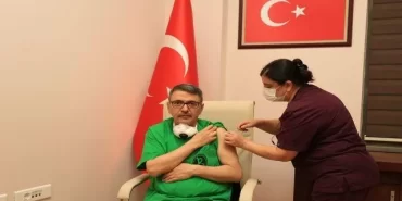 PAÜ hastanelerinde ilk aşı Rektör Kutluhan’a