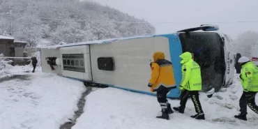Zonguldak’ta otobüs devrildi: 16 yaralı