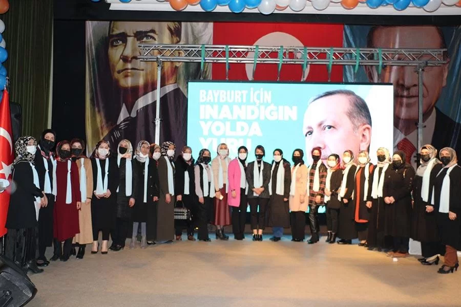 Ak Parti Bayburt Kadın Kolları Başkanı Elif Çil Oldu