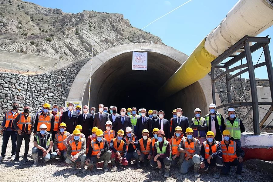 Bakan Adil Karaismailoğlu: “Kop Tüneli’ni 2023 Yılında Bitirmeyi Hedefliyoruz”