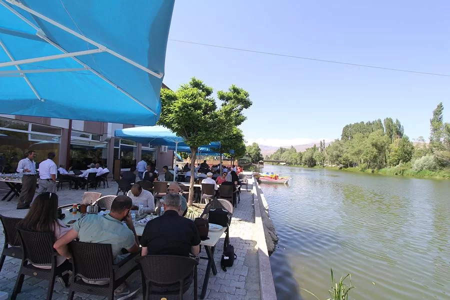Arpalı Zap Kebap Et-Mangal Lokantası Hizmete Açıldı
