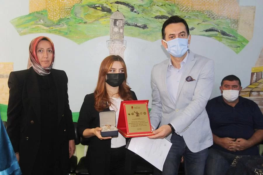 Bayburt’ta Yılın Ahisi Hanefi Sarıkaya Seçildi