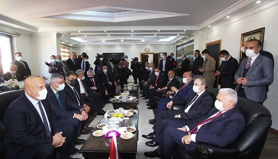 Binali Yıldırım Bayburt Belediyesini Ziyaret Etti