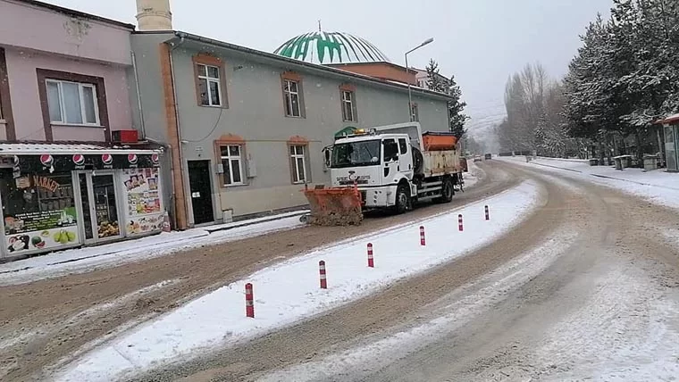 Bayburt Belediyesi'nden Karla Mücadele Çalışması