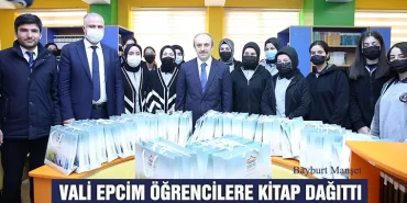 Vali Epcim, Öğrencilere Kitap Dağıttı