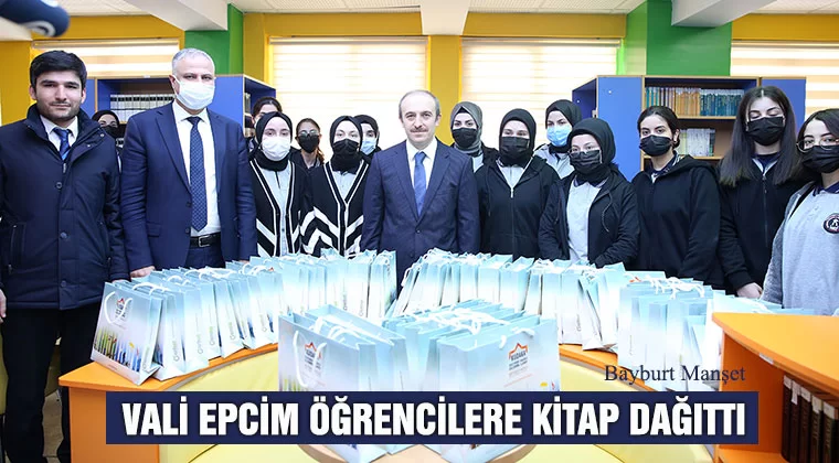 Vali Epcim, Öğrencilere Kitap Dağıttı