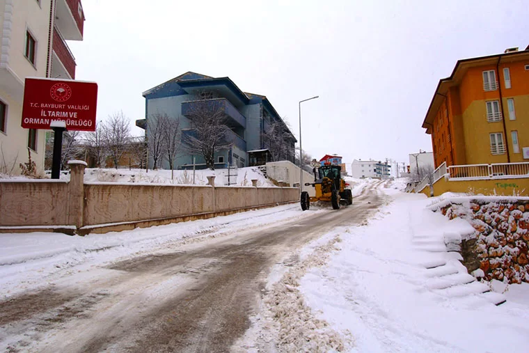 Bayburt Belediyesi'nden Karla Mücadele Çalışması