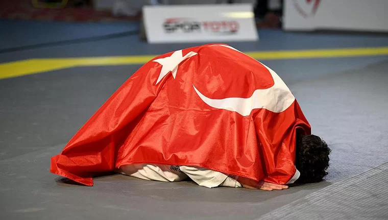 Bayburt Üniversitesi Öğrencisi Deniz Dağdelen Türkiye Şampiyonu Oldu