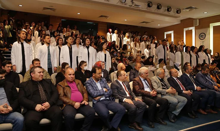 Bayburt Üniversitesinde Beyaz Önlük Giyme Töreni Gerçekleştirildi