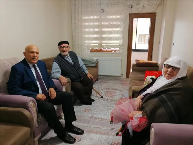 Anneler Gününde Başkan Pekmezci'den Şehit Annelerine Ziyaret