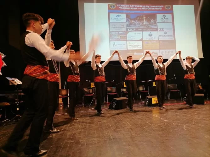 Bayburt Belediye Başkanı Hükmü Pekmezci Trabzon Bayburtlular Dayanışma Gecesine Katıldı