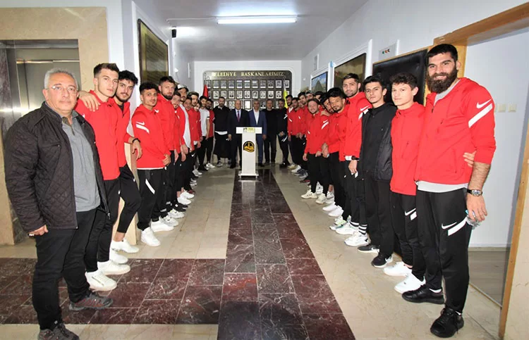 Bayburtspor’dan Başkan Hükmü Pekmezci'ye Teşekkür Ziyareti
