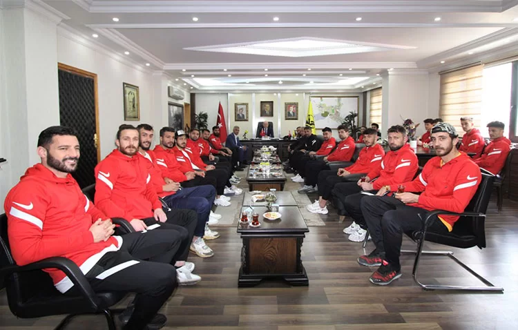 Bayburtspor’dan Başkan Hükmü Pekmezci'ye Teşekkür Ziyareti