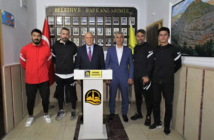 Bayburtspor’dan Başkan Hükmü Pekmezci'ye Teşekkür Ziyareti