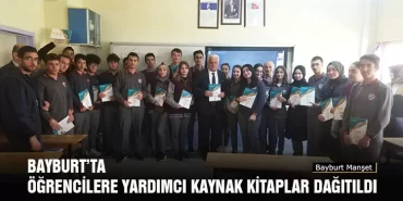 Bayburt’ta Öğrencilere Yardımcı Kaynak Kitaplar Dağıtıldı