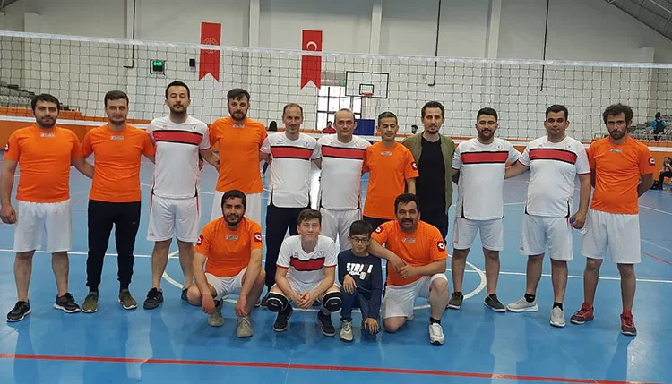 Bayburt'ta Kurumlar Arası Voleybol Turnuvası Devam Ediyor