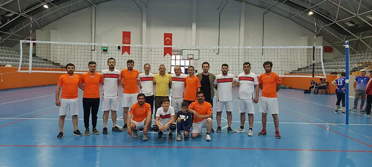 Bayburt'ta Kurumlar Arası Voleybol Turnuvası Devam Ediyor