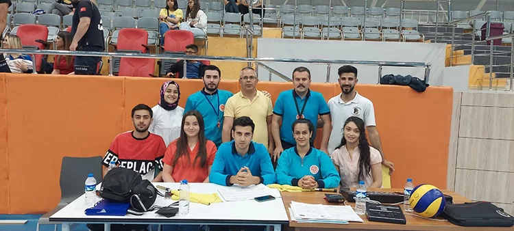 Bayburt'ta Kurumlar Arası Voleybol Turnuvası Devam Ediyor