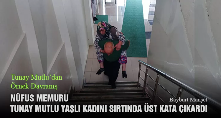 Nüfus Memuru Tunay Mutlu, Yaşlı Kadını Sırtında Üst Kata Çıkardı