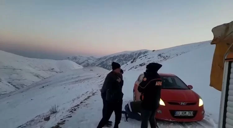 Yolda Kalan Vatandaşları AFAD Ekipleri Kurtardı