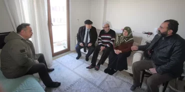 Başkan Pekmezci Bayburt’a Gelen Depremzedeleri Ziyaret Etti