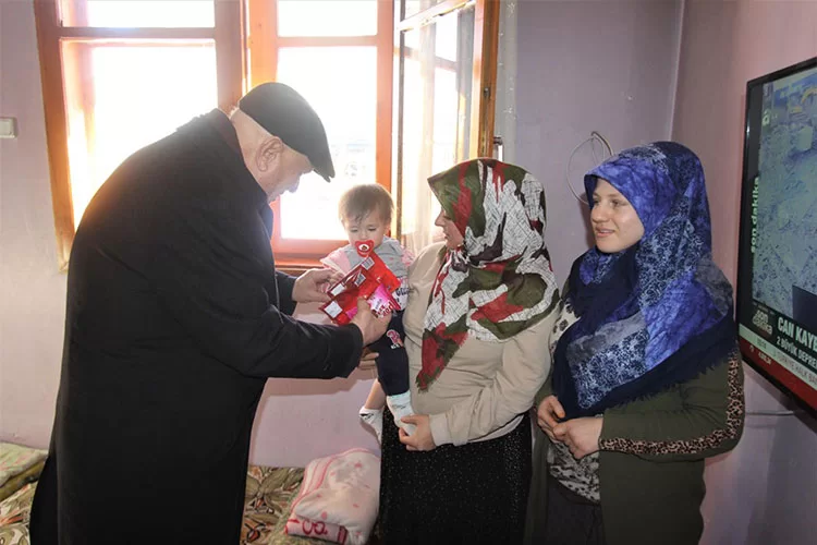 Başkan Pekmezci Bayburt’a Gelen Depremzedeleri Ziyaret Etti