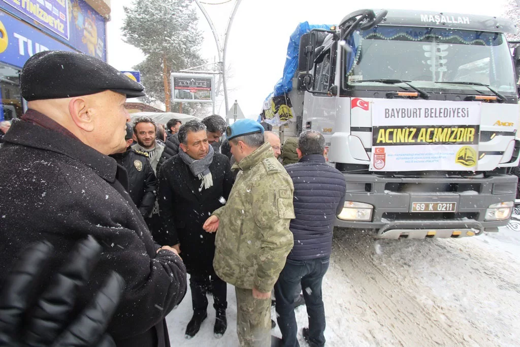 Bayburt’tan Deprem Bölgesine Yardımlar Devam Ediyor