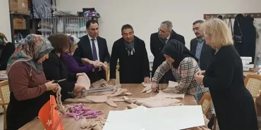 Halk Eğitim Merkezi Depremzedeler için Giyim Ürünleri Üretiyor