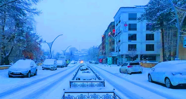 Yoğun Kar Yağışı Nedeniyle, Bayburt’ta Eğitime 1 Gün Ara Verildi