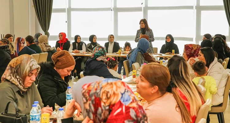 Kadınlar Günü Depremzedelerle Birlikte Kutlandı