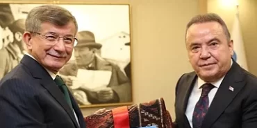 Ahmet Davutoğlu'dan Başkan Böcek'e ziyaret