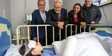 Başkan Turgay Erdem’den kazazede öğrencilere ziyaret