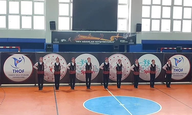 Bayburt Lisesi Gençler Halk Oyunları Ekibi Türkiye Finallerinde