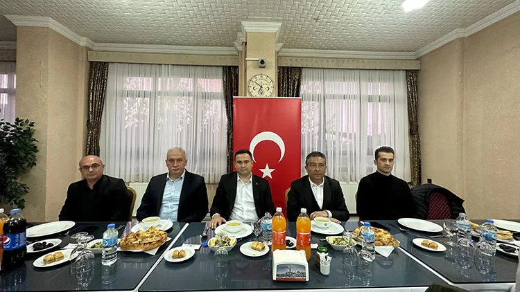 Depremzedelere Bayburt Valiliğince İftar Yemeği Verildi