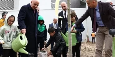 Etlik Şehir Hastanesinde Fidanlar Toprakla Buluşturuldu