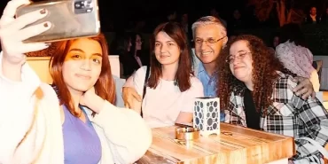 Öğrencilere sınav öncesi motivasyon yemeği
