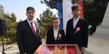 Rektör Budak, “Bu kutsal sancak, geçmişte düşmediği gibi gelecekte de asla düşmeyecek”