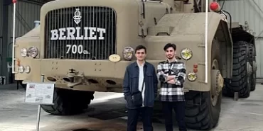 Renault Trucks tasarım yarışmalarının birincileri olan Türk gençleri, Fransa’da fabrikayı ziyaret etti