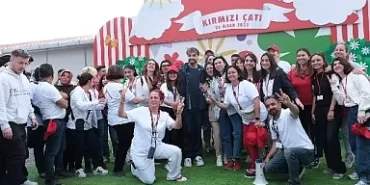 Sefo ve Ünlü Oyuncular Kırmızı Çatı Çocuk Destek Merkezi Açılışında Çocuklara Keyifli Anlar Yaşattı