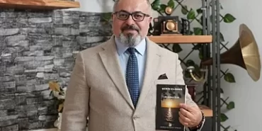 Ünlü türkücü Abdurrahman Delen, "Şairin Dilinden" adlı ilk kitabının gelirlerini depremzedelere bağışlayacak