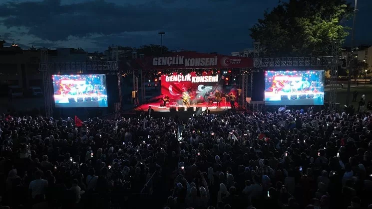Başkan Altay, Uğur Işılak Konserinde Konyalıların Coşkusuna Ortak Oldu